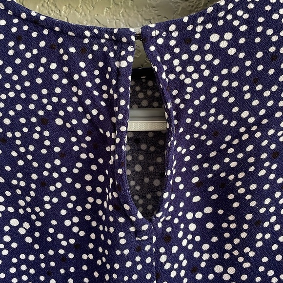 CLOSET CLOSING Express crop top, shoulder pads & keyhole back elastic waist  XS - Picture 6 of 9